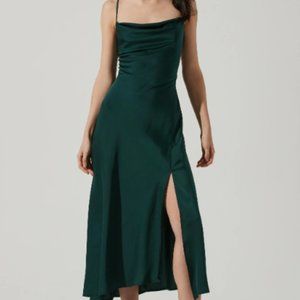 ASTR Gaia Midi Dress in Hunter Green